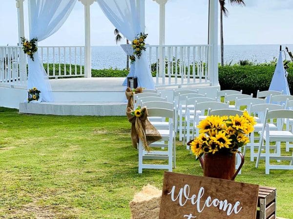 Wedding Outdoor Decoration With Sign